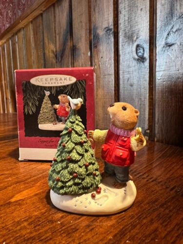 VINTAGE NIB 1994 HALLMARK ORNAMENT EAGER FOR CHRISTMAS BEAVER TENDER TOUCHES - Picture 1 of 6
