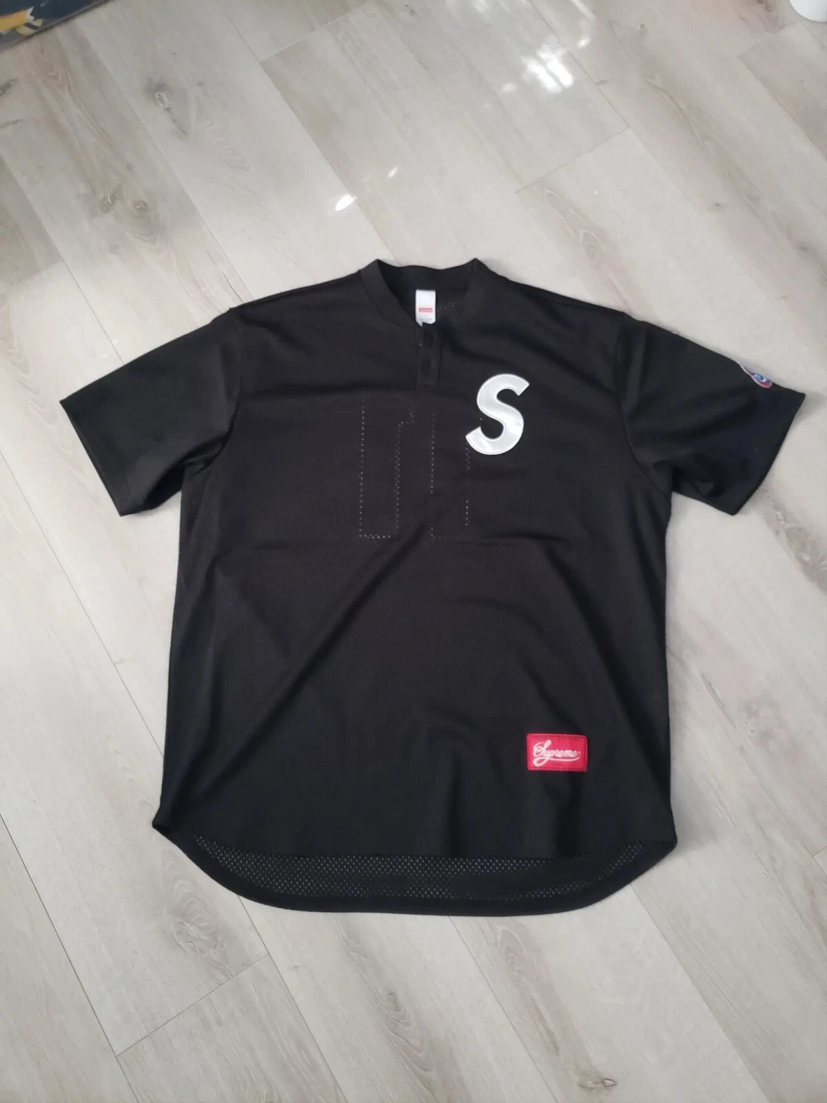 Maillot homme Supreme logo S baseball Henley maille manches courtes noir taille L
