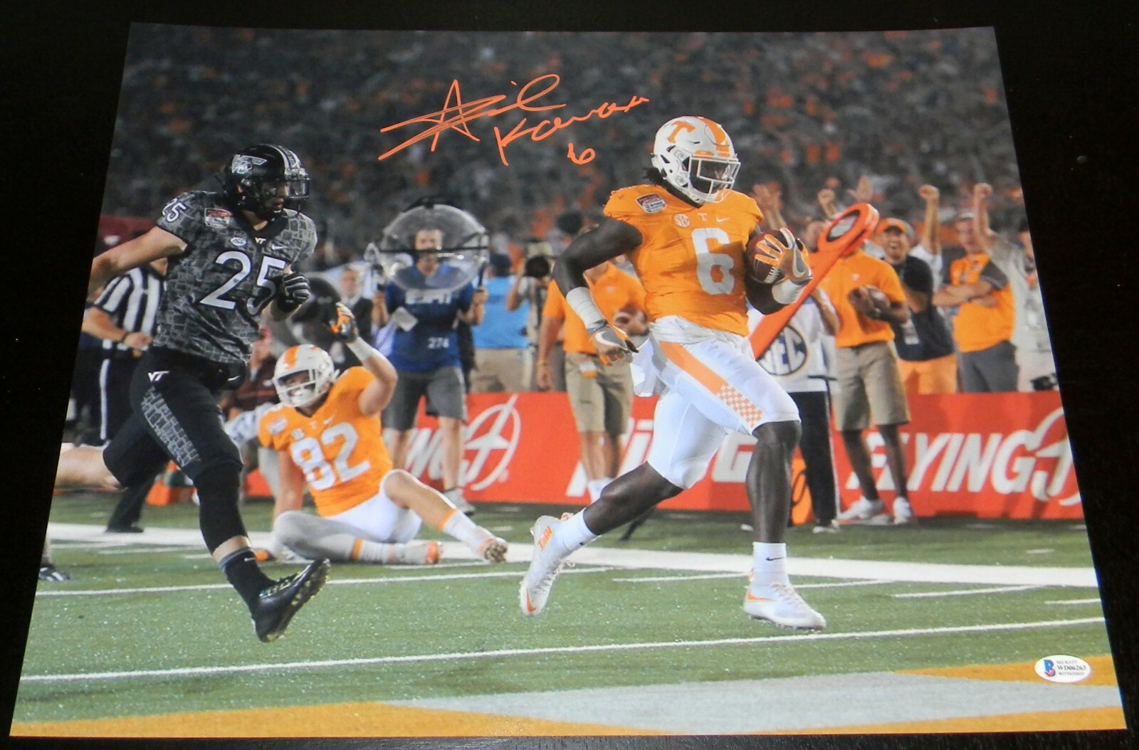 Alvin Kamara Autographed Signed Tennessee Volunteers 16x20 PHOTO BECKETT 
