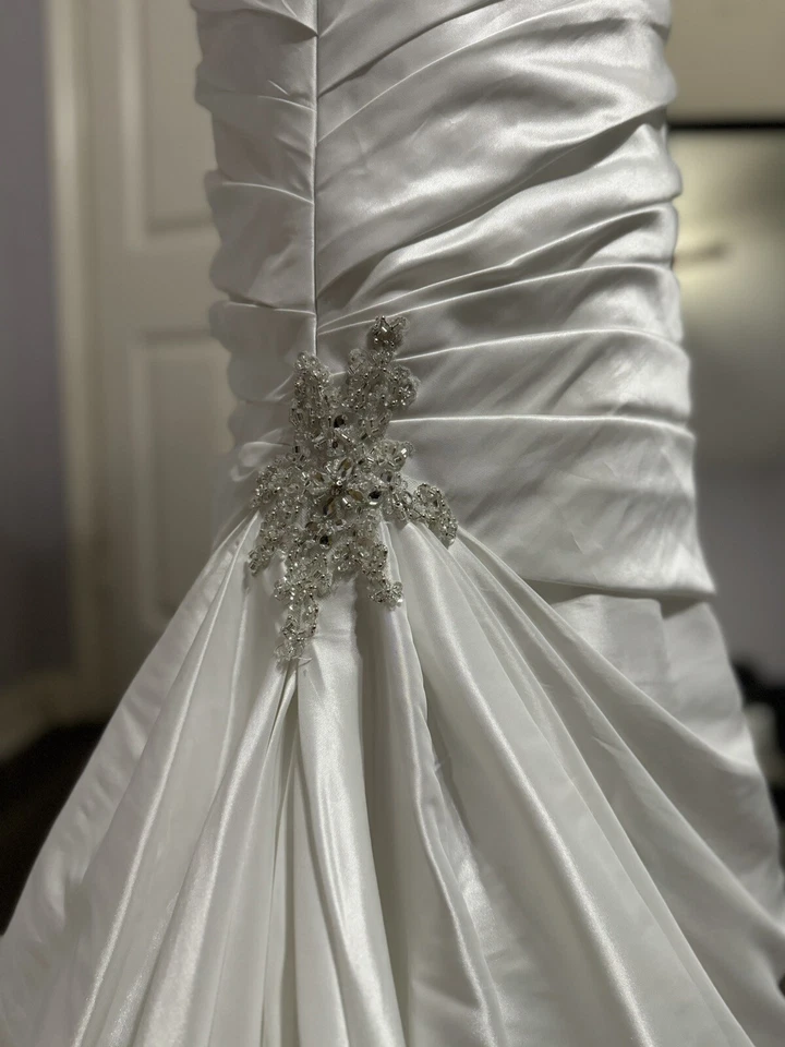 Vestido de novia Maggie Sottero, talla 8, con cristal’s Foto 4 de 4