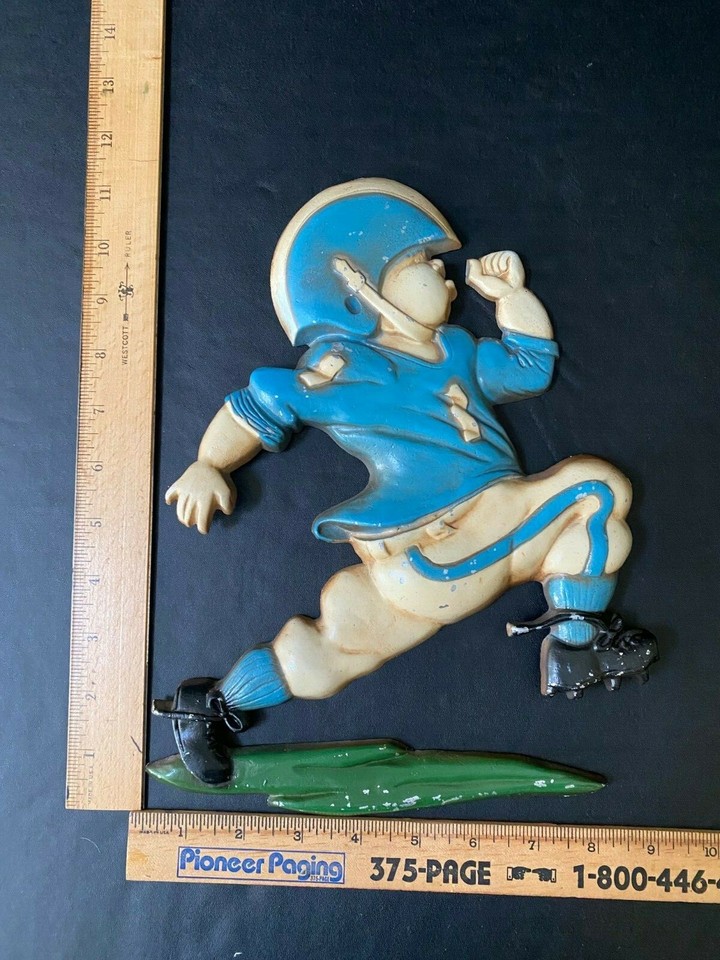 2 Vtg 1976 Homco Cast Iron Metal Football Player Wall Hanging Plaque