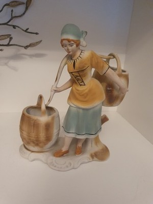 Vintage Arpo Porzellan Dame Figur Handbemahlt 