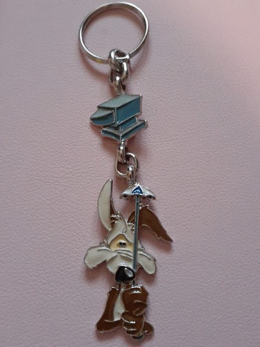 Wile E Coyote Metal Keychain Looney Tunes Anvil Umbrella Gulp 1995