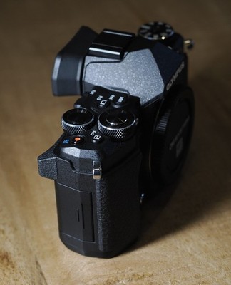 Olympus OM-D E-M5 Mark II Mirrorless Micro 4/3 Digital Camera Body