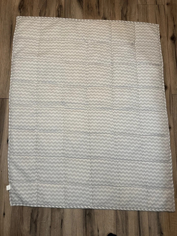 Edredón para bebé/niño pequeño Rajrang con patrón de bloques de ballenas en amarillo pálido y gris Chev Foto 3 de 4