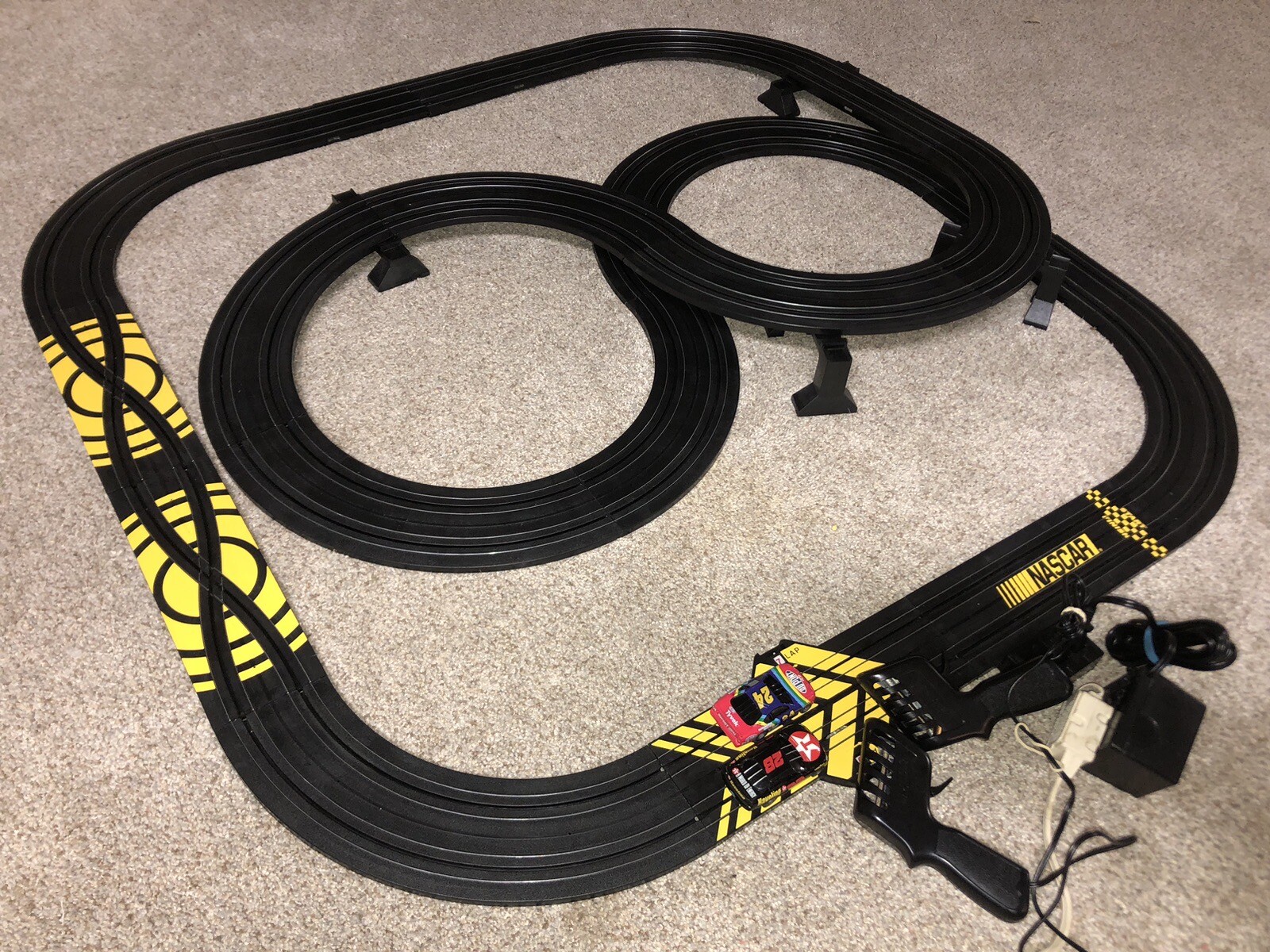 LifeLike Slot Car Set Track + 2 Slot Cars NASCAR 1/64 Scale eBay
