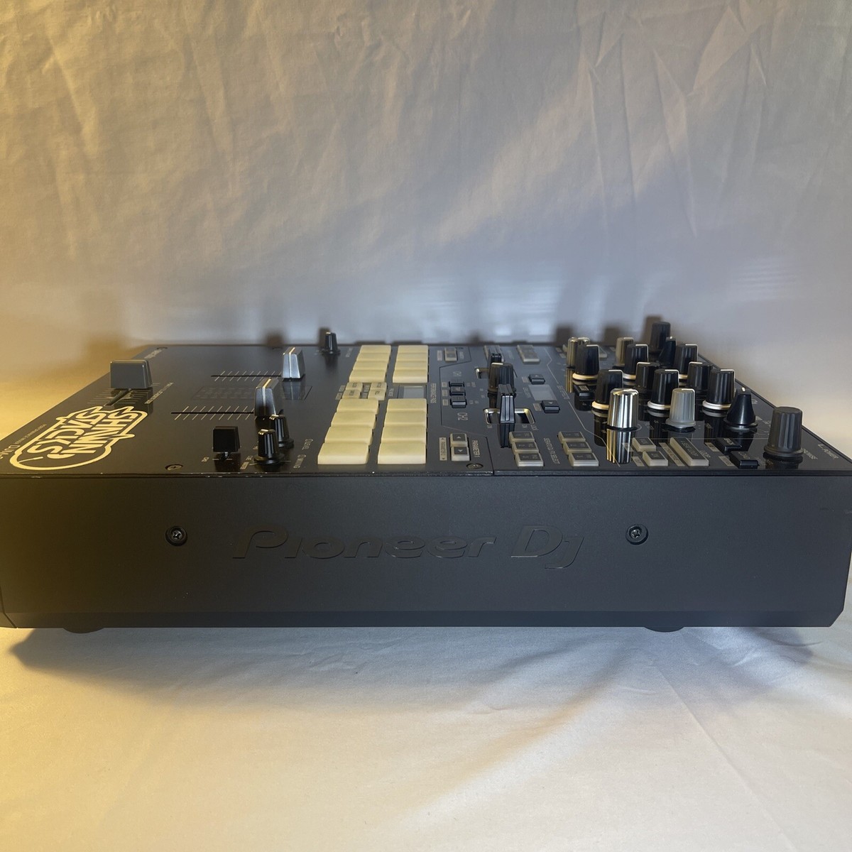 Pioneer DJM-S9 Professional 2-Channel Serato Battle Mixer