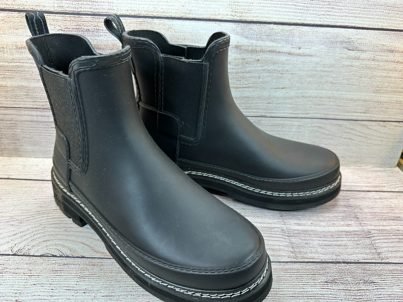 Hunter Womens Size 8 Black Refined Stitch Chelsea Boots Worn Once-image