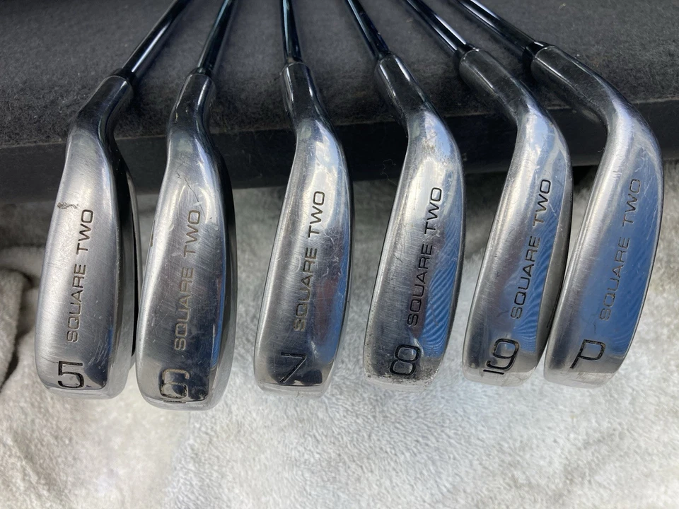 Dos hierros cuadrados, diestro, 5 a través de PW, ejes de acero, buenas ranuras, buenas empuñaduras Foto 3 de 4