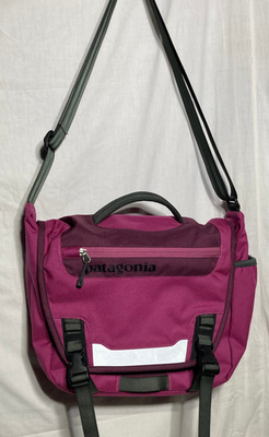 patagonia poly bags Black Hole MLC 45L Weathered Stone A padded laptop compartment fits most 15 Patagonia Mini Messenger Shoulder Polyester