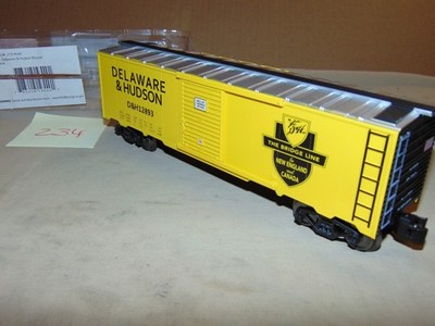 MENARDS O GAUGE 279-4540 DELAWARE & HUDSON  BOXCAR IN PLASTIC CONTAINER  #234