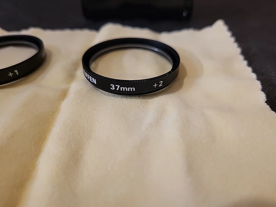 Tiffen 37mm Close Up Lens Set (+1 +2+4) with Case and Instructions Vintage Used - Image 4 of 4