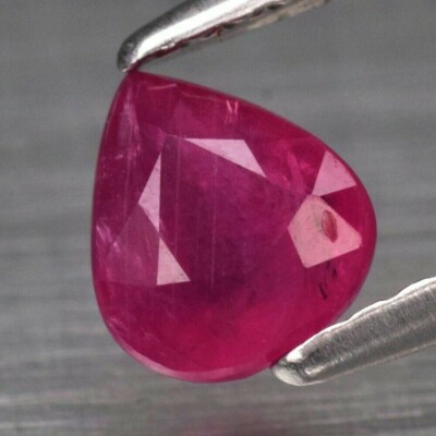0.85ct 5.6x5mm Natural Fiery Pinkish Red Ruby, Mozambique (Ver Vídeo)