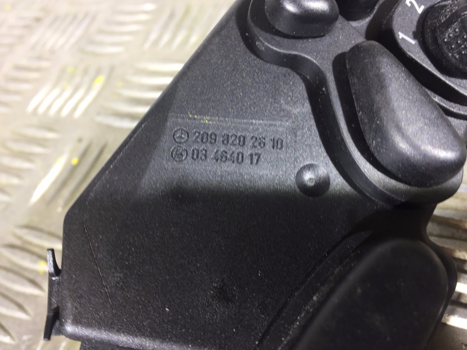 2004 MERCEDES CLK ELECTRIC SEAT ADJUST UNIT OFFSIDE DRIVERS RIGHT