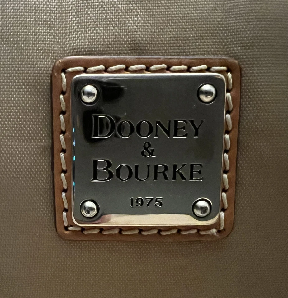 Bolso de hombro/mano Dooney & Bourke beige de nailon con correa de cuero marrón Foto 4 de 4