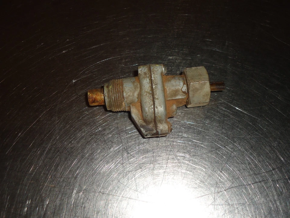 Adaptador de engranaje reductor velocímetro Stewart Warner 777F .5000 Foto 4 de 4