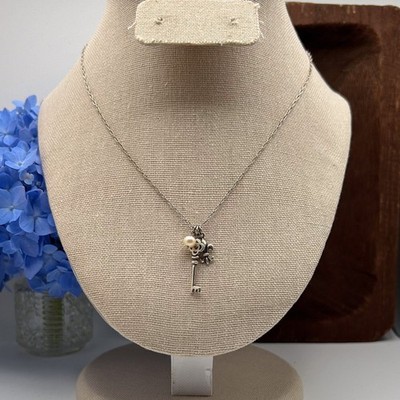 American Eagle AE Sterlingsilber Halskette mit Schlüssel Fleur-de-lis und Perle Charm