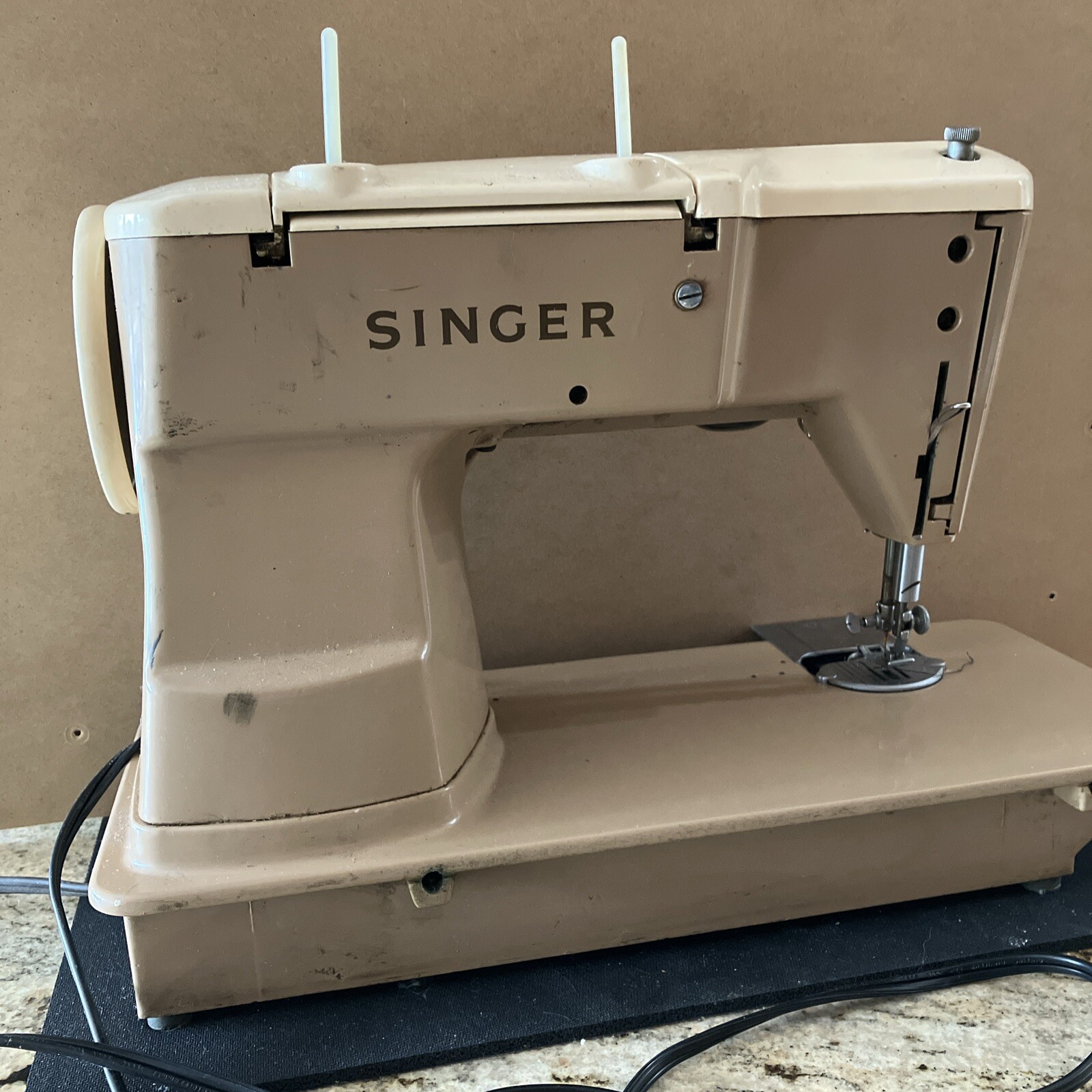 Vintage Singer 401A Sewing Machine 1 Owner Attachments Incl Tested