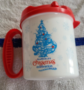 2017 INSULATED SEA WORLD CHRISTMAS COFFEE / SODA CUP