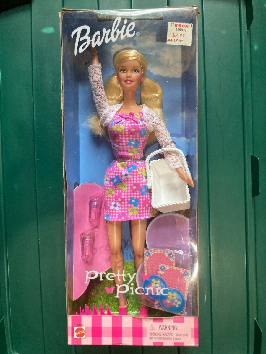 NEW PRETTY PICNIC BARBIE WITH BASKET, PLATES, CUPS 2000 NIB NRFB