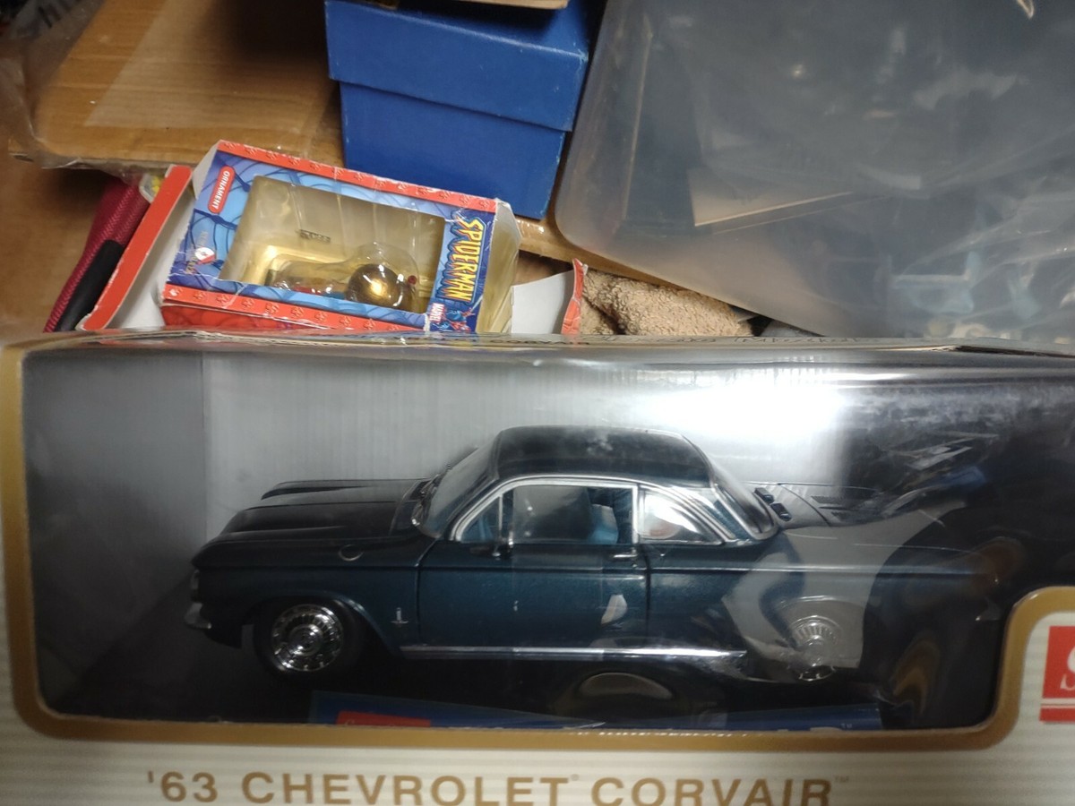 SUNSTAR 63 CHEVROLET CORVAIR 1:18 scale diecast model car in box