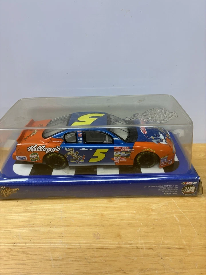 Winners Circle 2002 Terry Labonte #5 Kellogg's Looney Tunes Diecast 1:24 Scale - Image 4 of 4