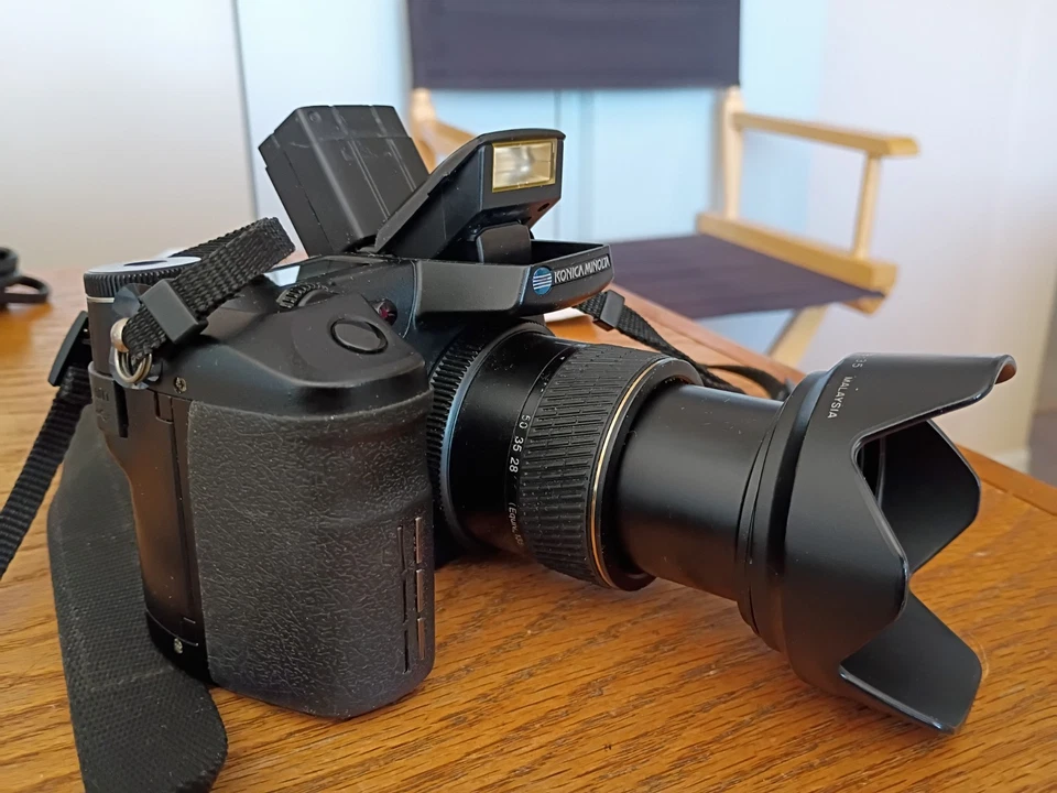 Konica Minolta DiMAGE A2 8MP Digital Camera 7x 2GB SD 3 Batteries Charger Tested - Image 3 of 4