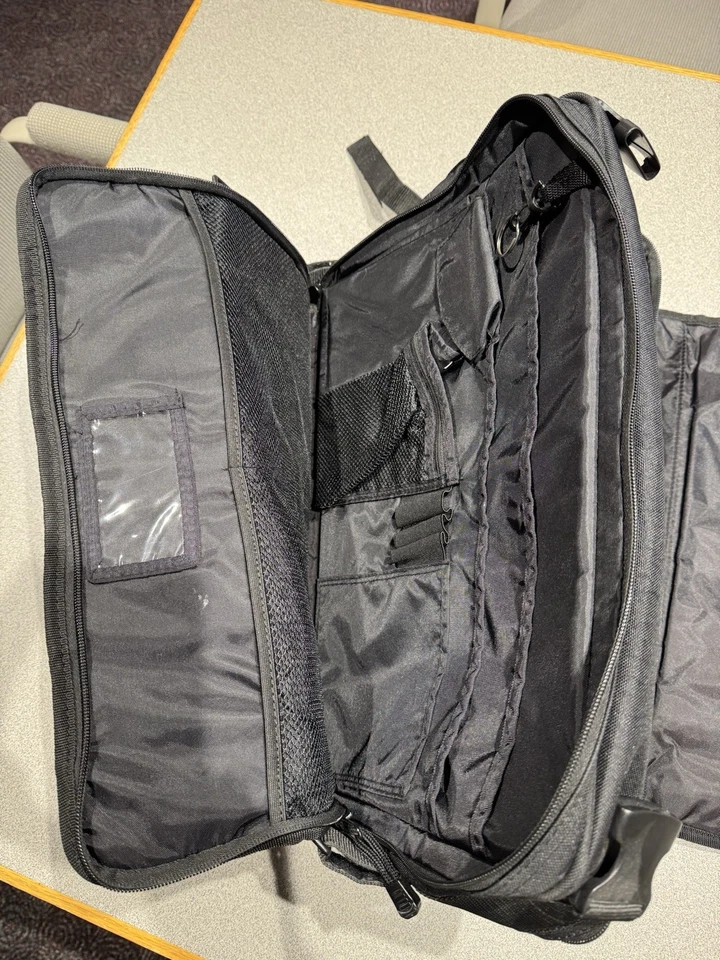 Bolsa de mensajero para computadora Code Alpha Tactical Gear, negra, 17 1/2 pulgadas x 12 1/4 pulgadas x 6 pulgadas Foto 4 de 4