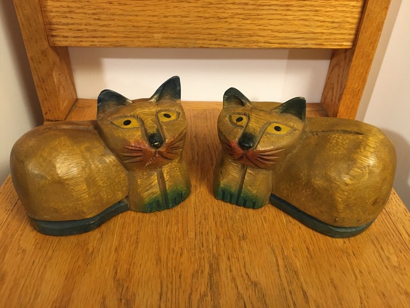 Decorative Collectible Sitting Cat Kitten Figurines Wooden Carved Animals