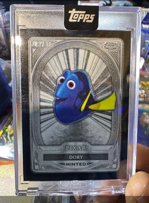 2025 Disney Mint DORY black Wave Refractor Encased /10