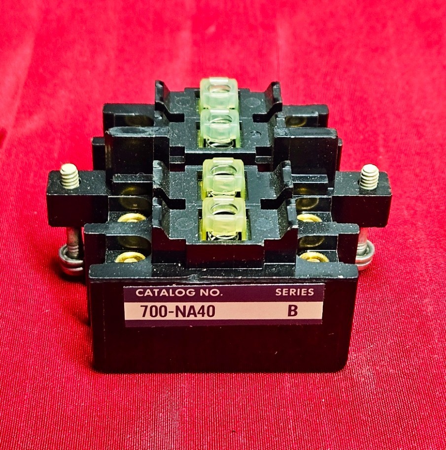 Allen Bradley 700-NA40 Front Deck Assembly Contact Block 4-Pole Bulletin 700 NEW