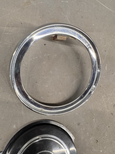 1964 Chevy Impala Belair Steering Wheel Horn Button Center Trim Emblem Biscayne - Foto 3 di 11
