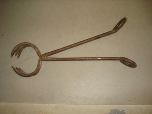 BLACKSMITH FORGED ANTIQUE IRON CLAW NAIL GRABBER