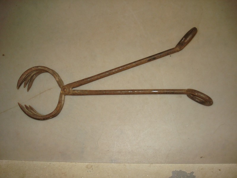 BLACKSMITH FORGED ANTIQUE IRON CLAW NAIL GRABBER