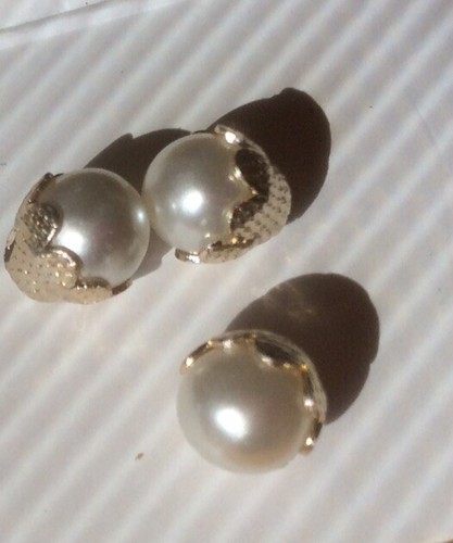 3x Pretty Tiny0.75 Cm Approx Pearl In White Metal Settingself Shanked Buttons - Picture 3 of 10