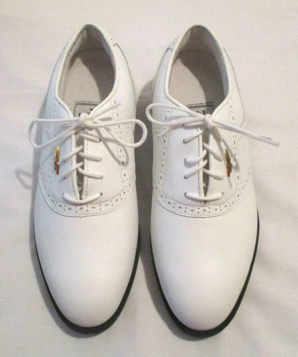 Reebok plain store white shoes