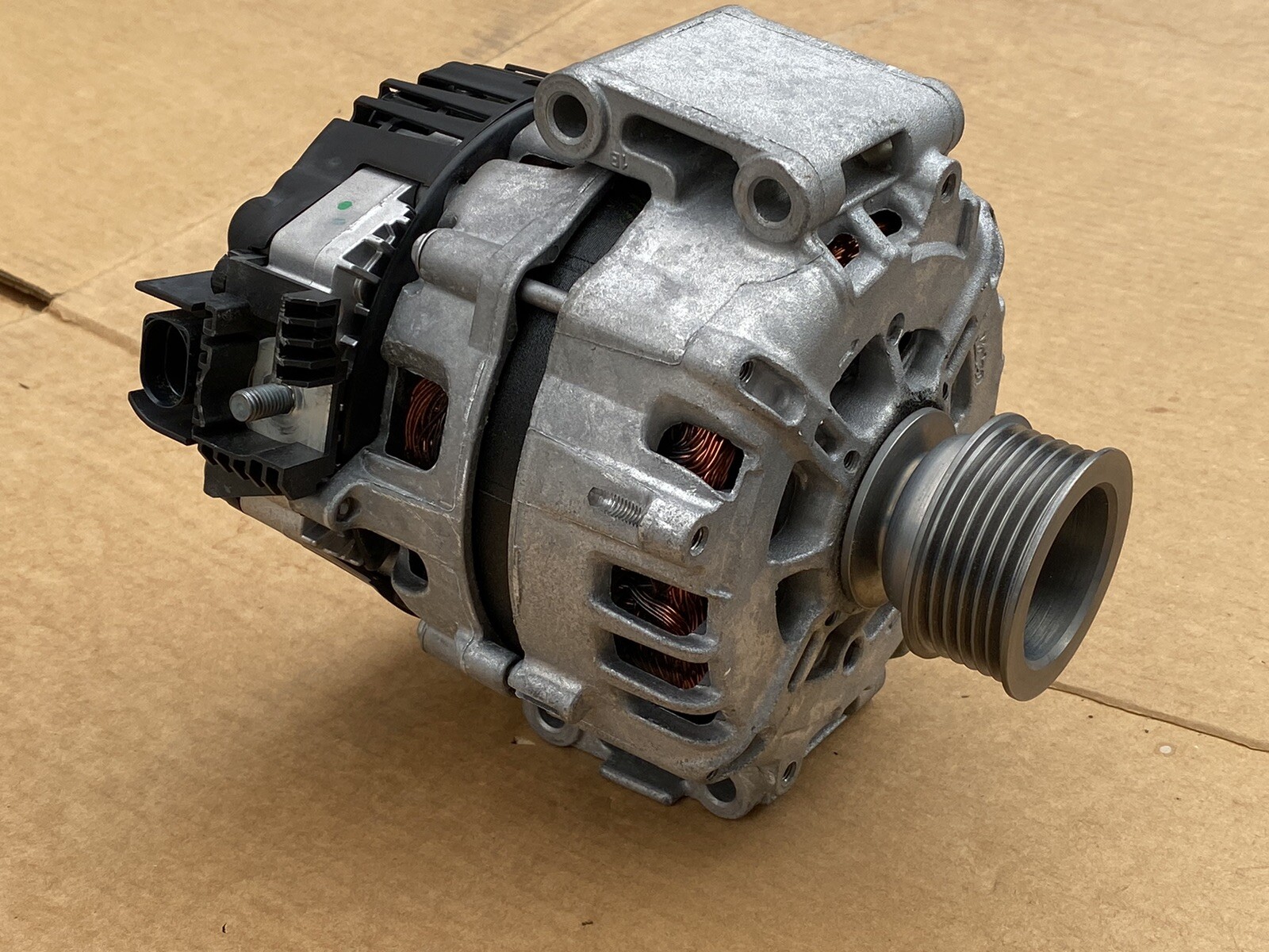 ALTERNATOR Valeo Original Audi A4/A5/A7/Q5 210A Generator 