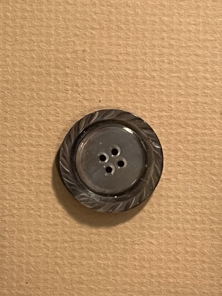 Antiq/mother Of Pearl 7/8in- 1.5in Carved And EtchedMust Have For Any Collector! - Image 3 of 4