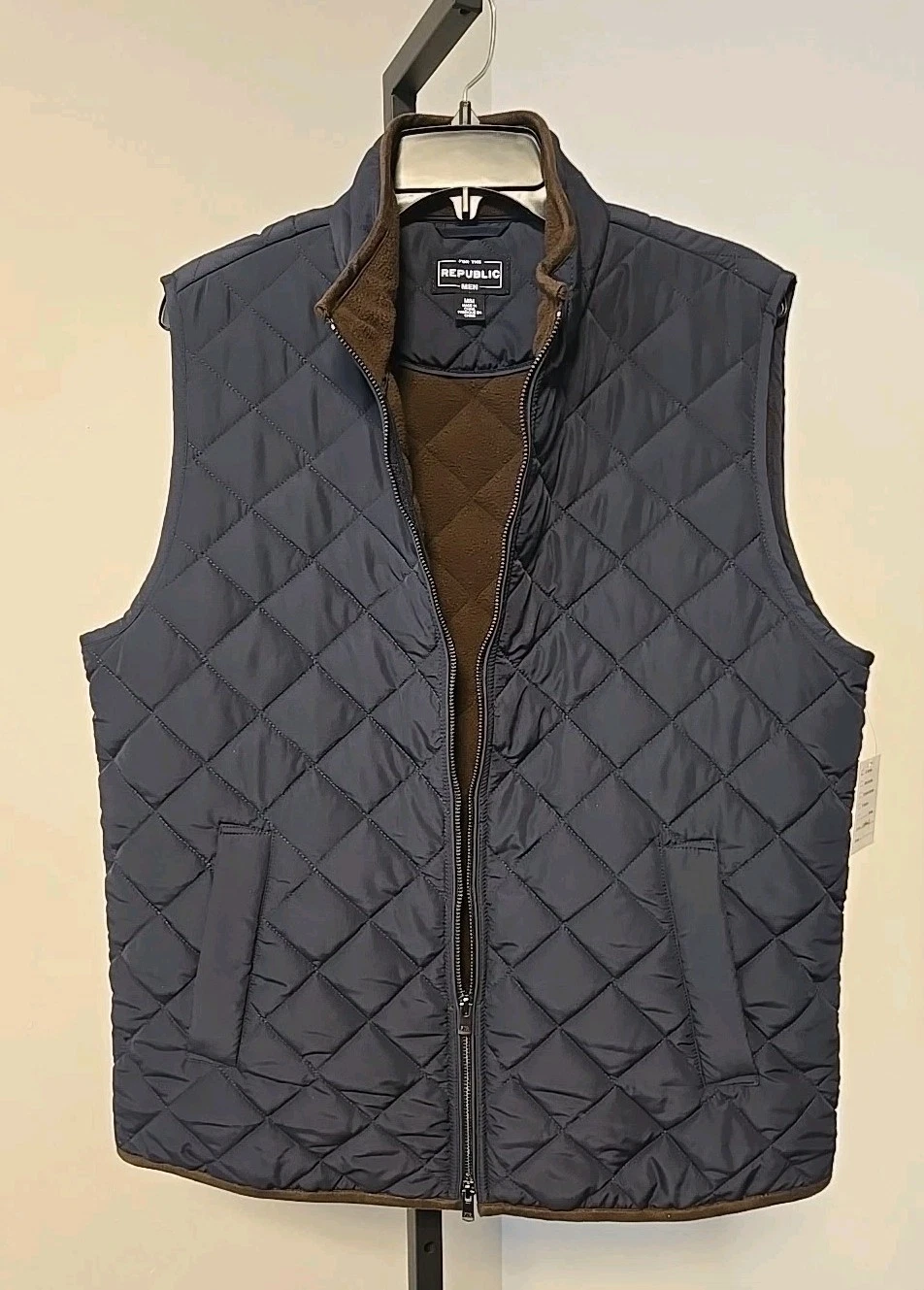 Men's Quilted Vest Republic Sz M Navy Blue Stand-up Collar Full Zip. New SAMPLE!