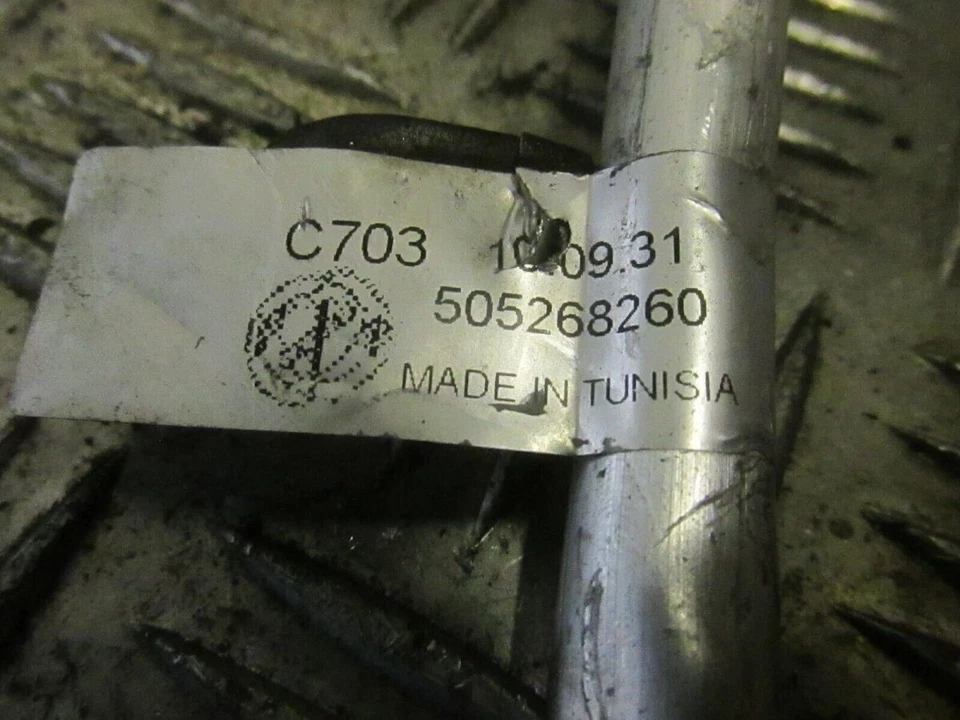 TUBO/MANGUERA AIRE ACONDICIONADO ORIGINAL ALFA ROMEO GIULIETTA 1750 TBI 50526826 Foto 3 de 4