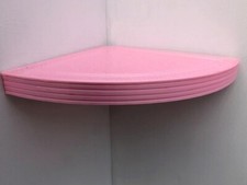 Großes Eckregal mit Liniendesign pink