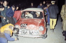 Paddy Hopkirk Ron Crellin Mini Cooper S 1968 Rally Car Old Photo 2