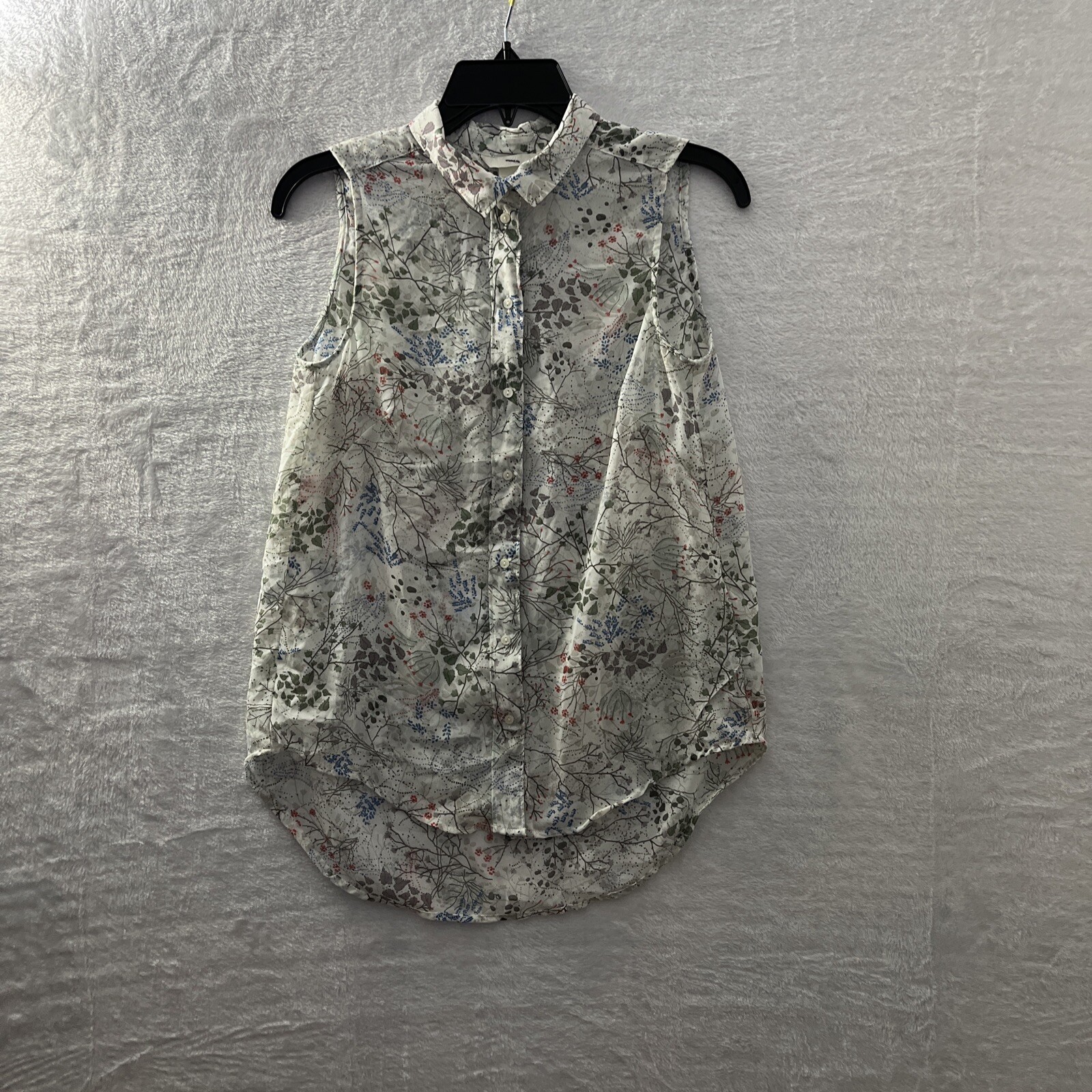 H&M Sheer Button Up Top Woman 2 Geometric Multicolor Sleeveless Collar Polyester