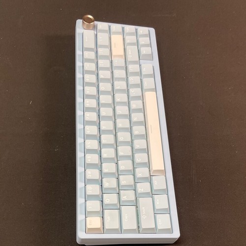 Womier SK65 Blue 65% Gasket Mounted Wireless Aluminum Mechanical Gaming Keyboard - Picture 2 of 12