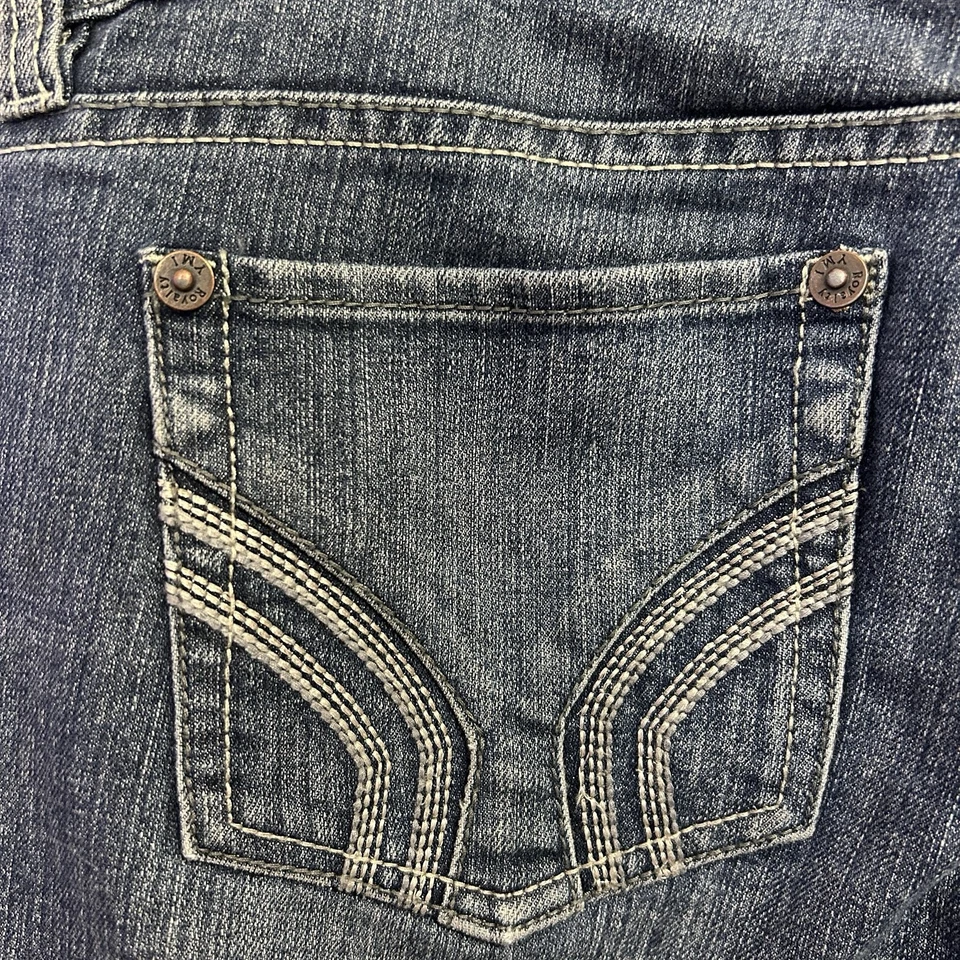 Pantalones de mezclilla para mujer Y2K Royalty by YMI diseño de bolsillo de tiro bajo corte bota vaquera descolorida Foto 3 de 4