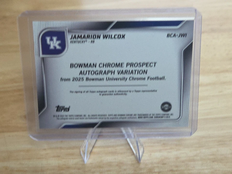Autógrafo Jamarion Wilcox 2025 Bowman Chrome U True Blue 40/150 #BCA-JWI Foto 3 de 3