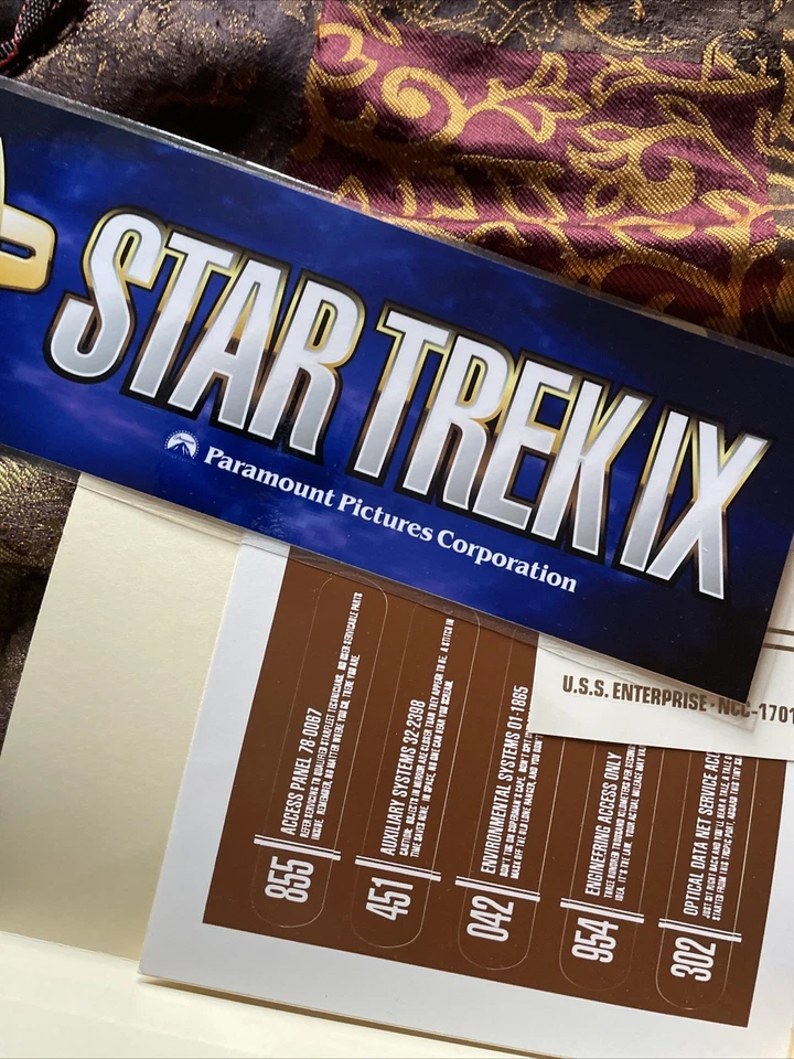 Lote de utilería de película Star Trek listado reservado 564668766 Foto 2 de 4