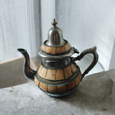 Vintage Marokkanische Teekanne Kamelknochen Intarsien Berrad Tea Pot Mid Century Fez verziert