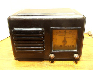 Antique Police Alarm Radio by Radio Apparatus. model # PR-9