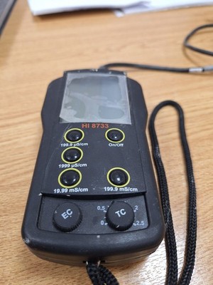 Hanna Instruments HI8733 Handleitfähigkeitsmessgerät mit Messleitung & Tragetasche